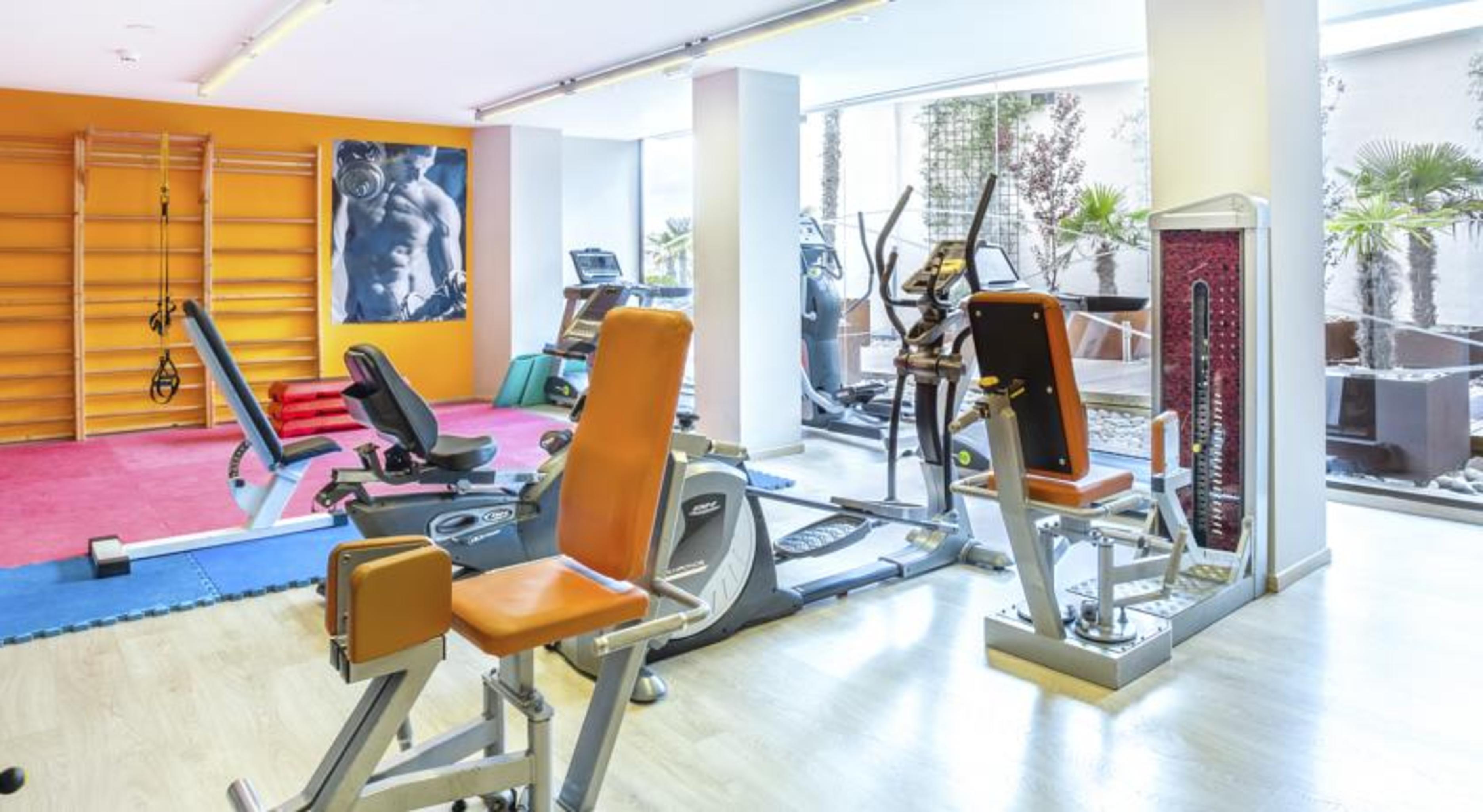 Hotel Be Live Adults Only Marivent Palma de Mallorca Exterior foto Gym equipment